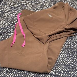 Figs Petite  Zamora Set - Smokey Taupe